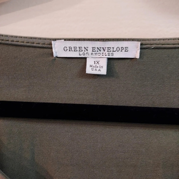 Green Envelope Light Olive Green V-Neck 3/4 Sleeves Shirt in Size 1X - Picture 3 of 9